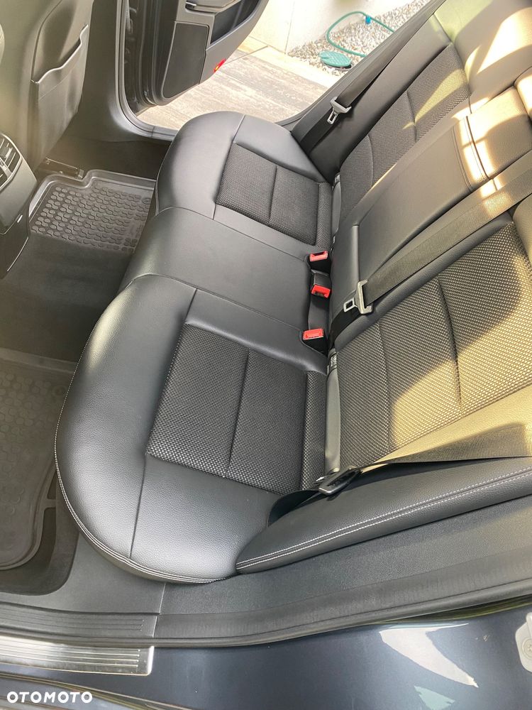 Mercedes-Benz Klasa E 220 BlueTEC 4-Matic Elegance - 11