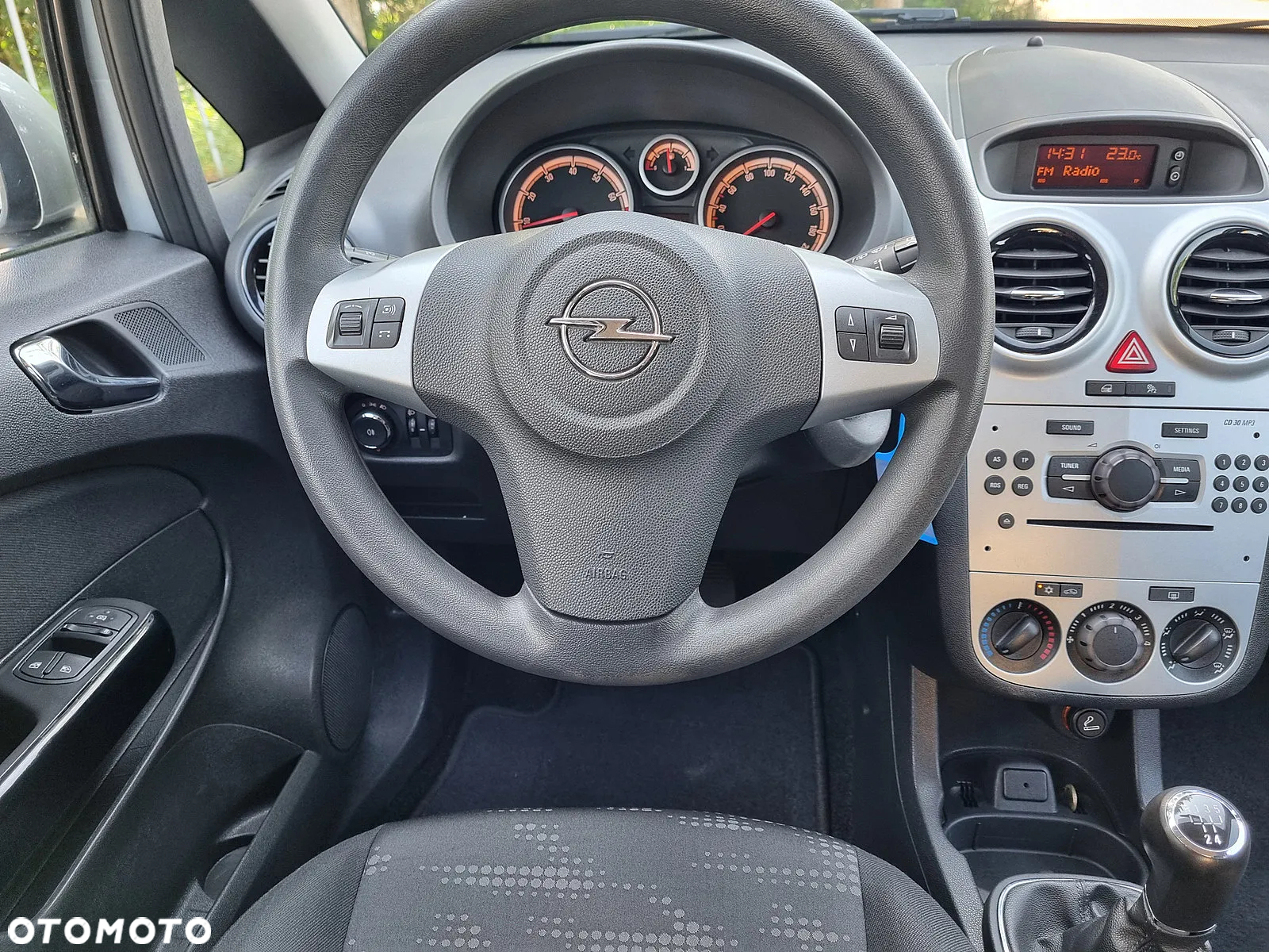 Opel Corsa 1.2 16V Enjoy - 9