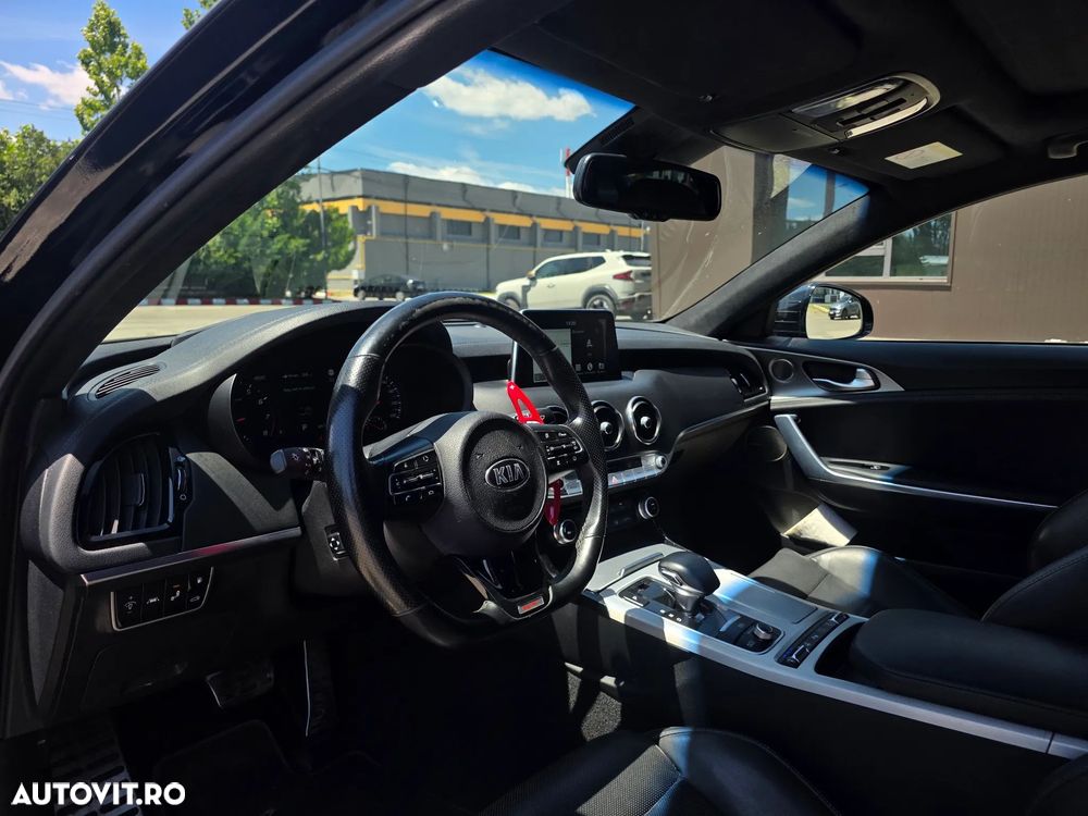 Kia Stinger - 2