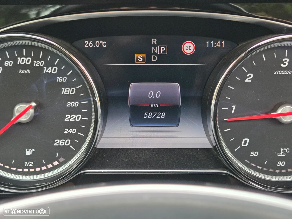 Mercedes-Benz E 220 d AMG Line - 2