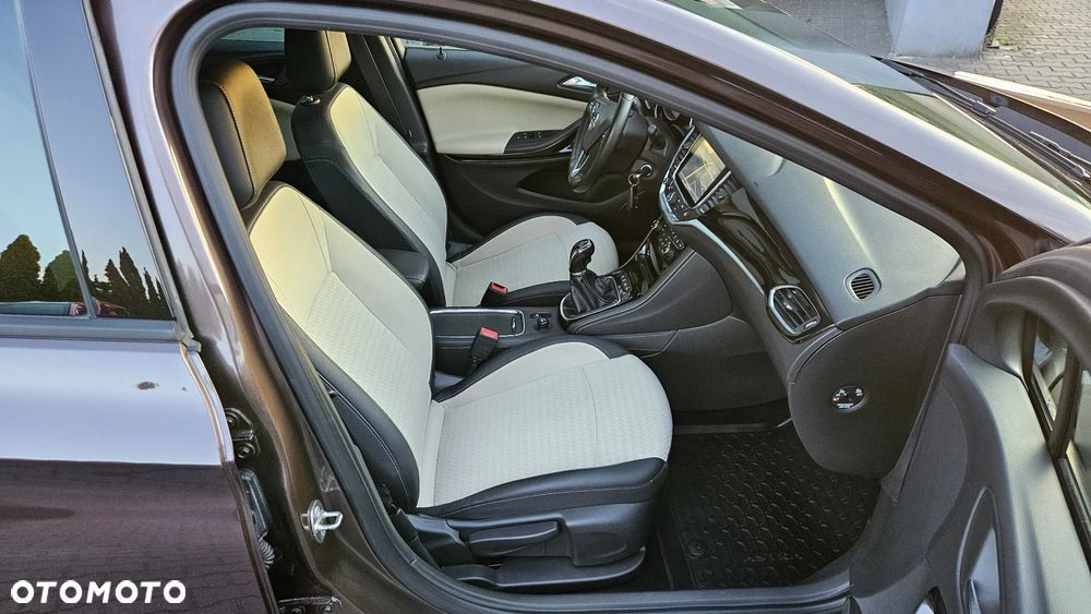 Opel Astra 1.4 Turbo Innovation - 17