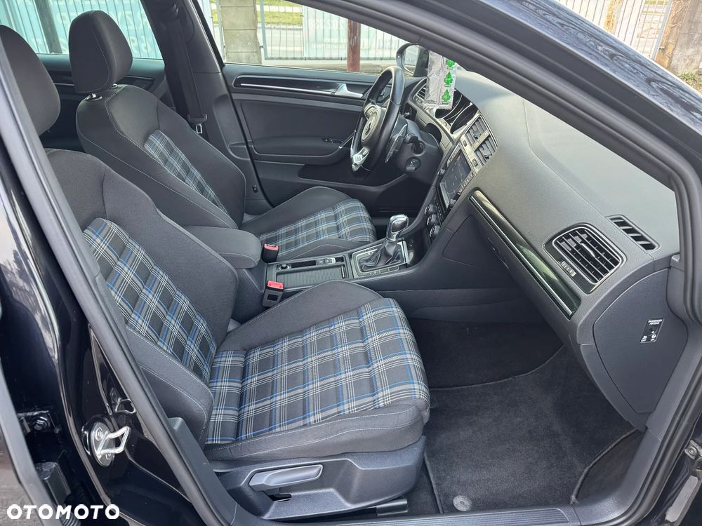 Volkswagen Golf - 18