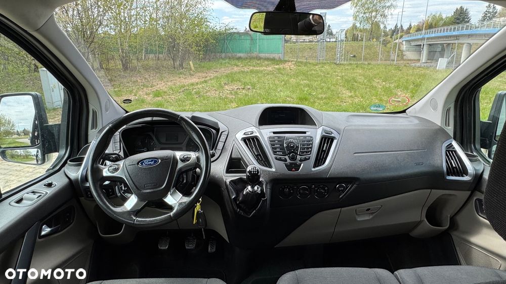 Ford Tourneo Custom - 14