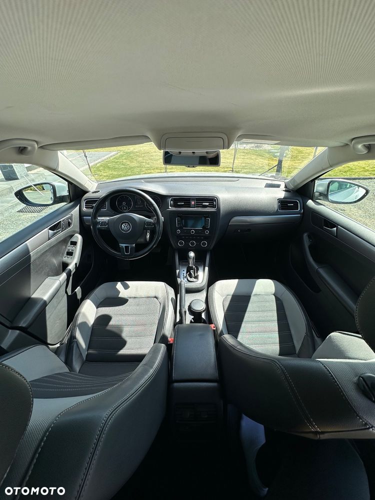 Volkswagen Jetta 2.0 TDI Highline Perfectline DSG - 17