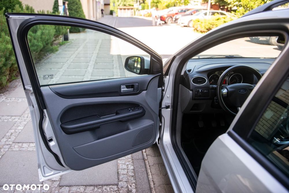 Ford Focus 1.6 16V Style - 16