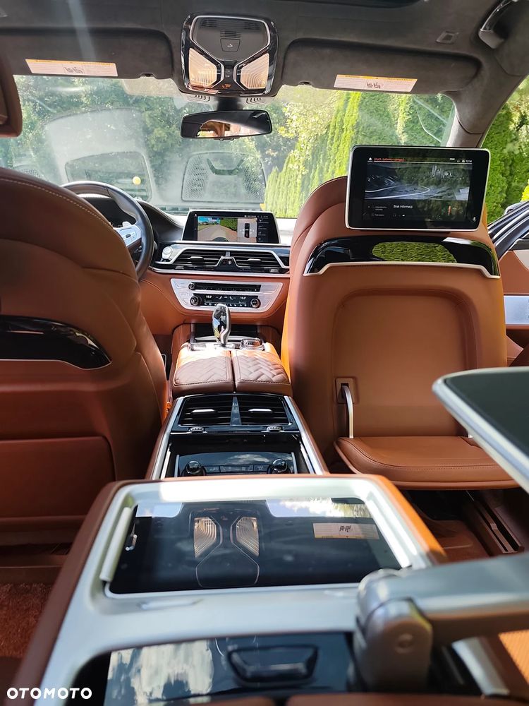 BMW Seria 7 750Li xDrive - 16