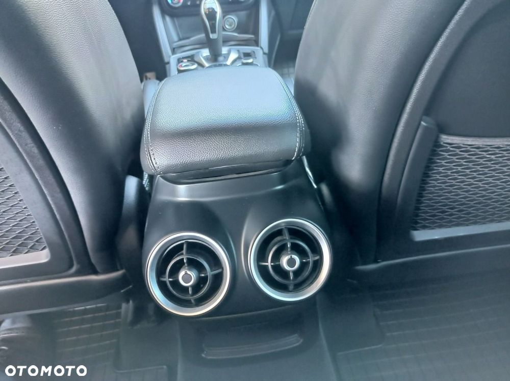 Alfa Romeo Stelvio - 31