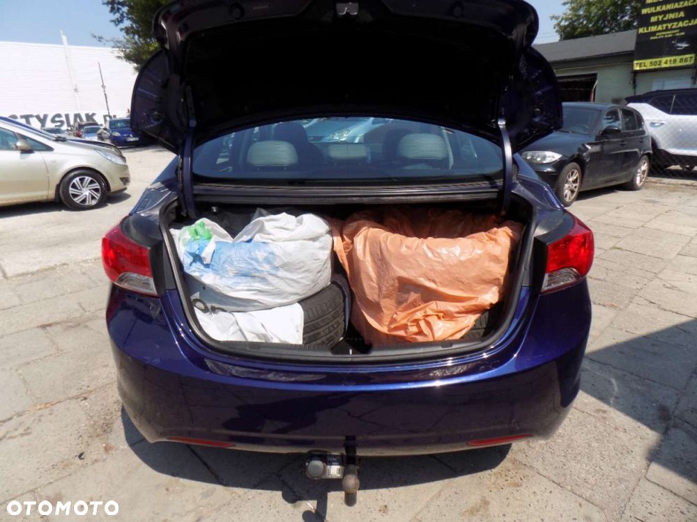 Hyundai Elantra - 4