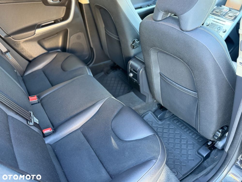 Volvo XC 60 D5 AWD Momentum - 26