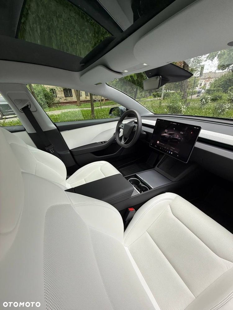 Tesla Model 3 - 12