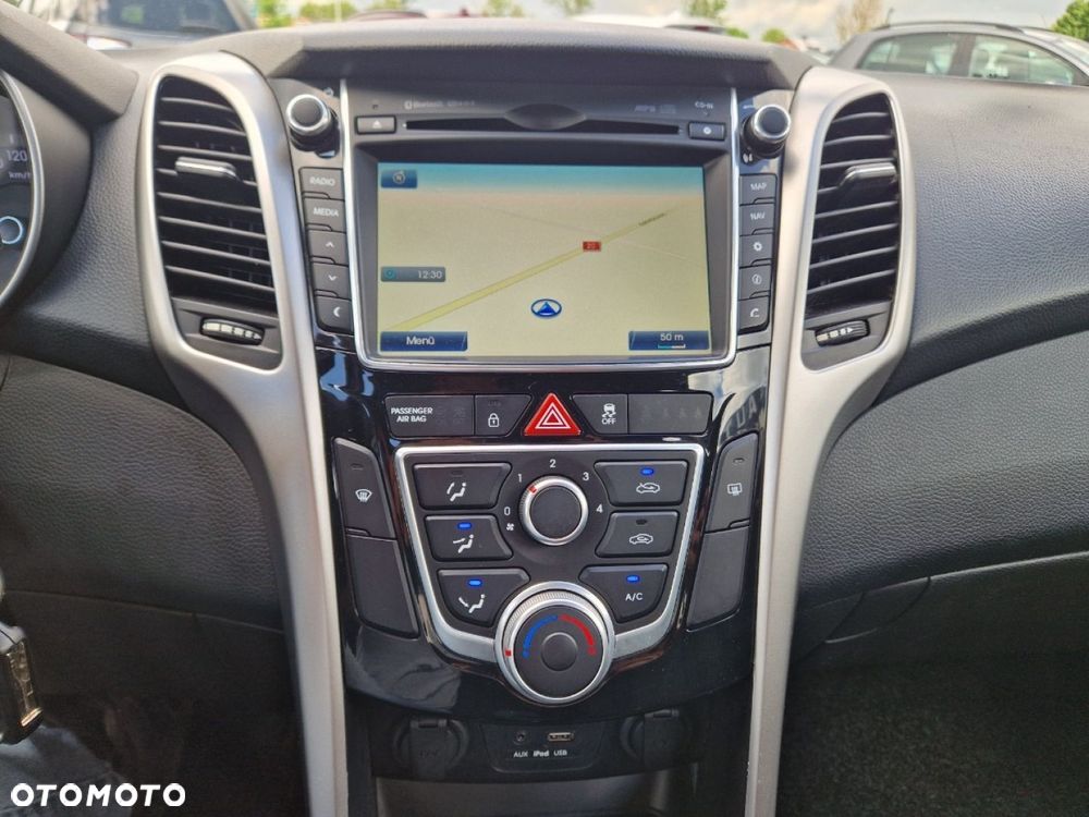 Hyundai i30 blue 1.4 Passion - 14