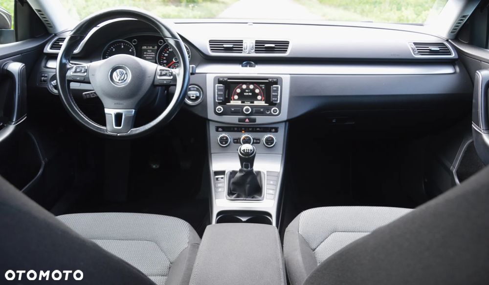 Volkswagen Passat - 22