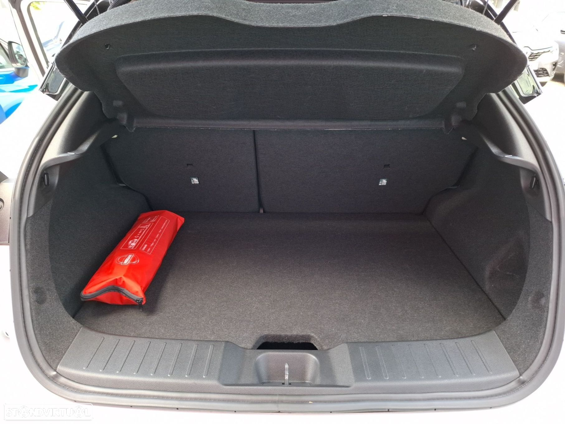 Nissan Juke 1.6 Hybrid N-Design Silver - 25
