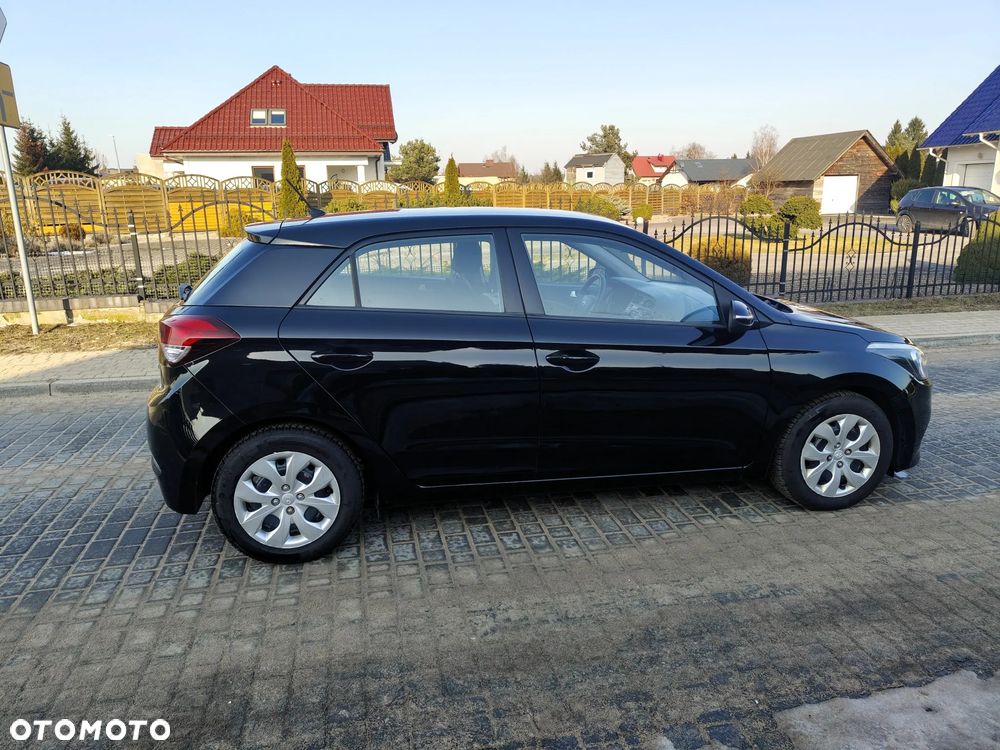 Hyundai i20 blue 1.2 - 11
