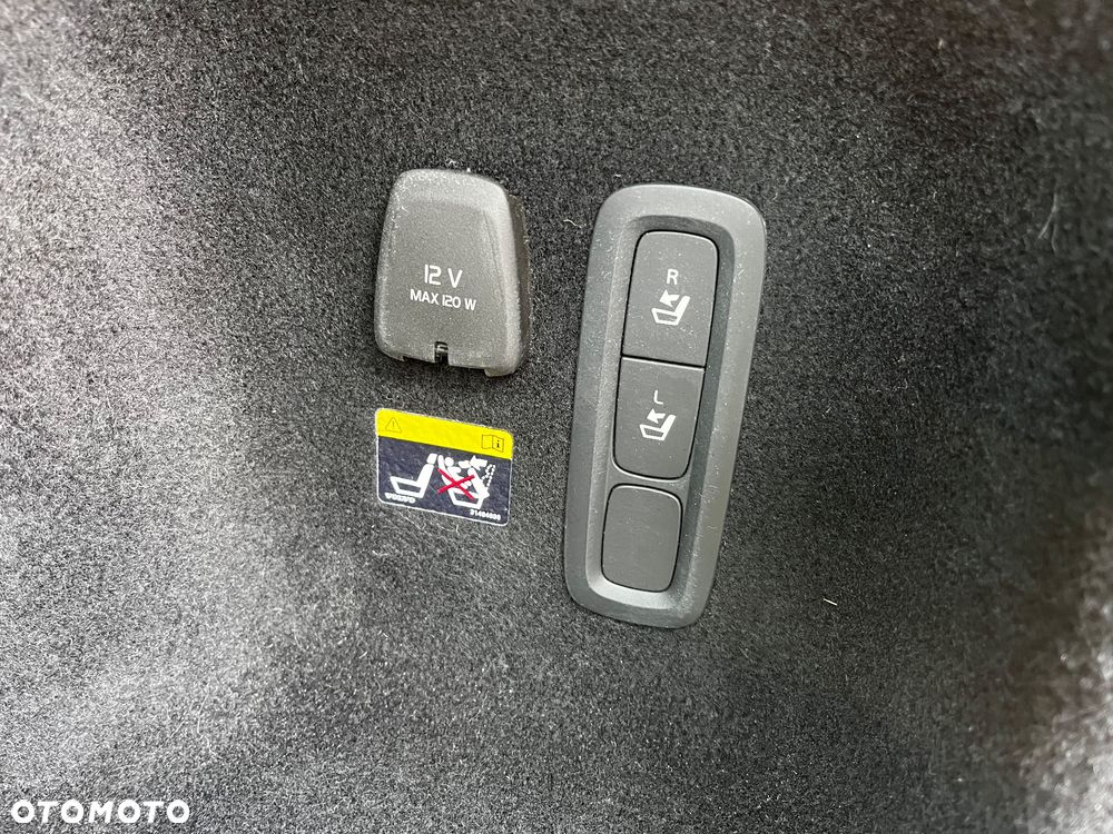 Volvo V60 T8 AWD Twin Engine Geartronic R-Design - 30