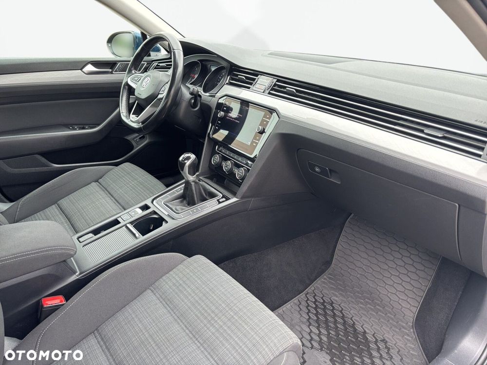 Volkswagen Passat - 19