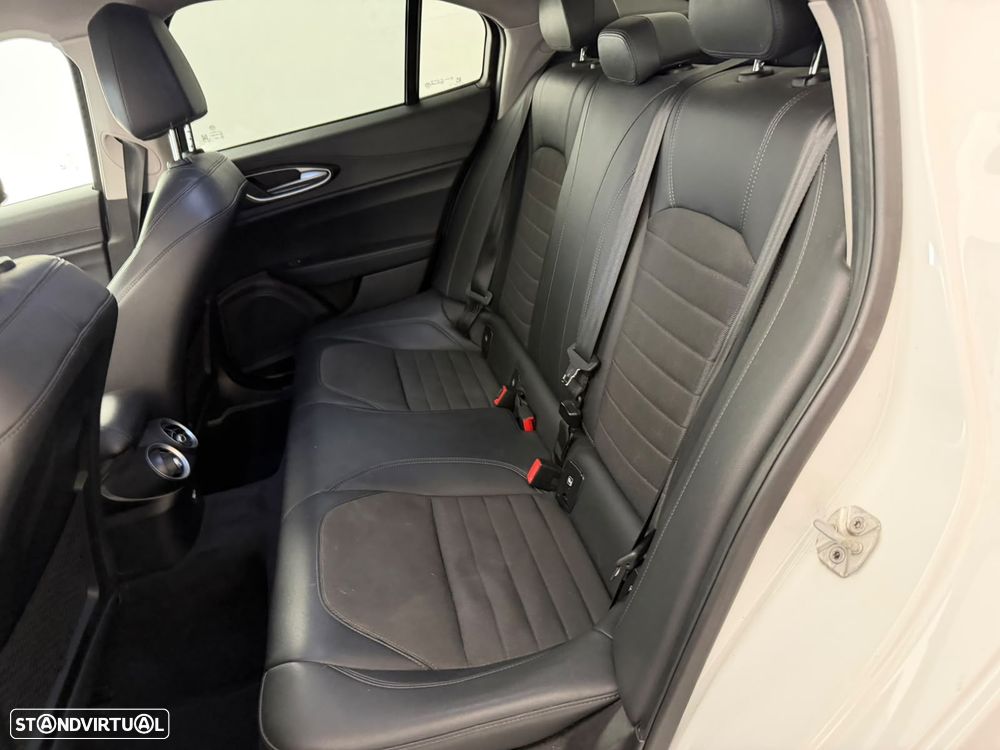 Alfa Romeo Giulia 2.2 D Super AT8 - 11