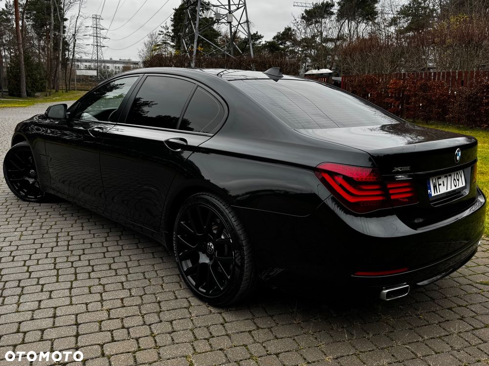 BMW Seria 7 740d Edition Exclusive - 9