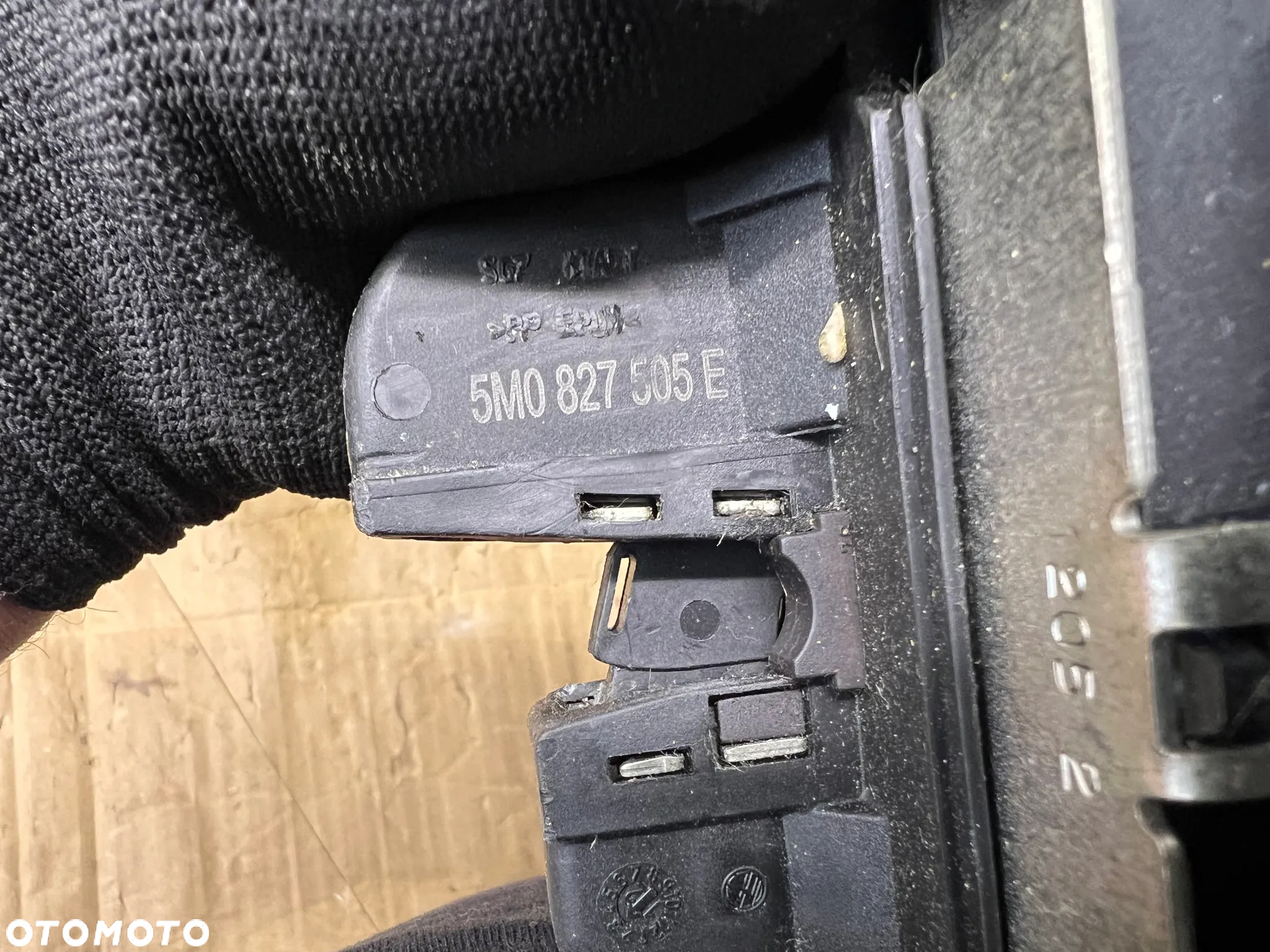 Zamek klapy bagażnika VW Golf VI 6 Kombi 5M0827505E - 5