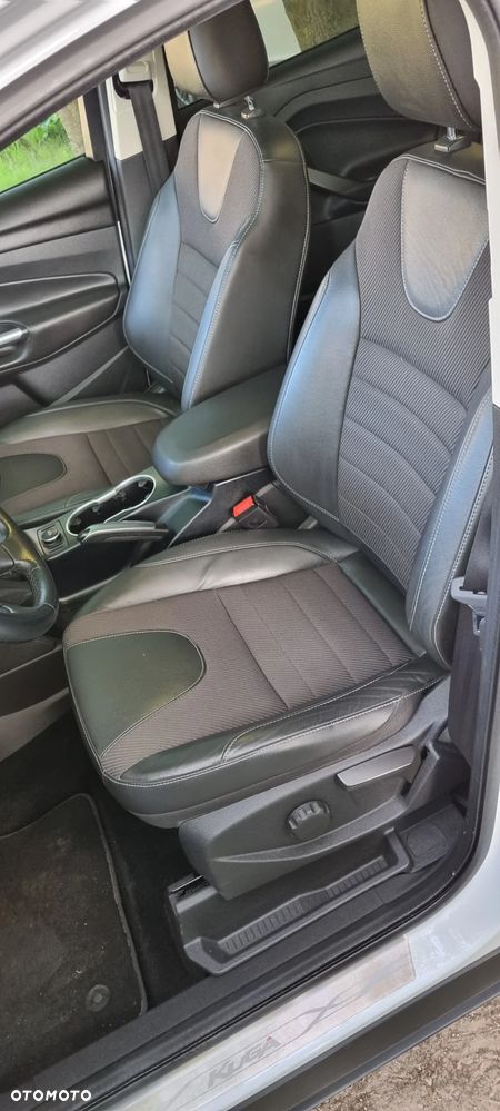 Ford Kuga 1.5 EcoBoost 2x4 Titanium - 16