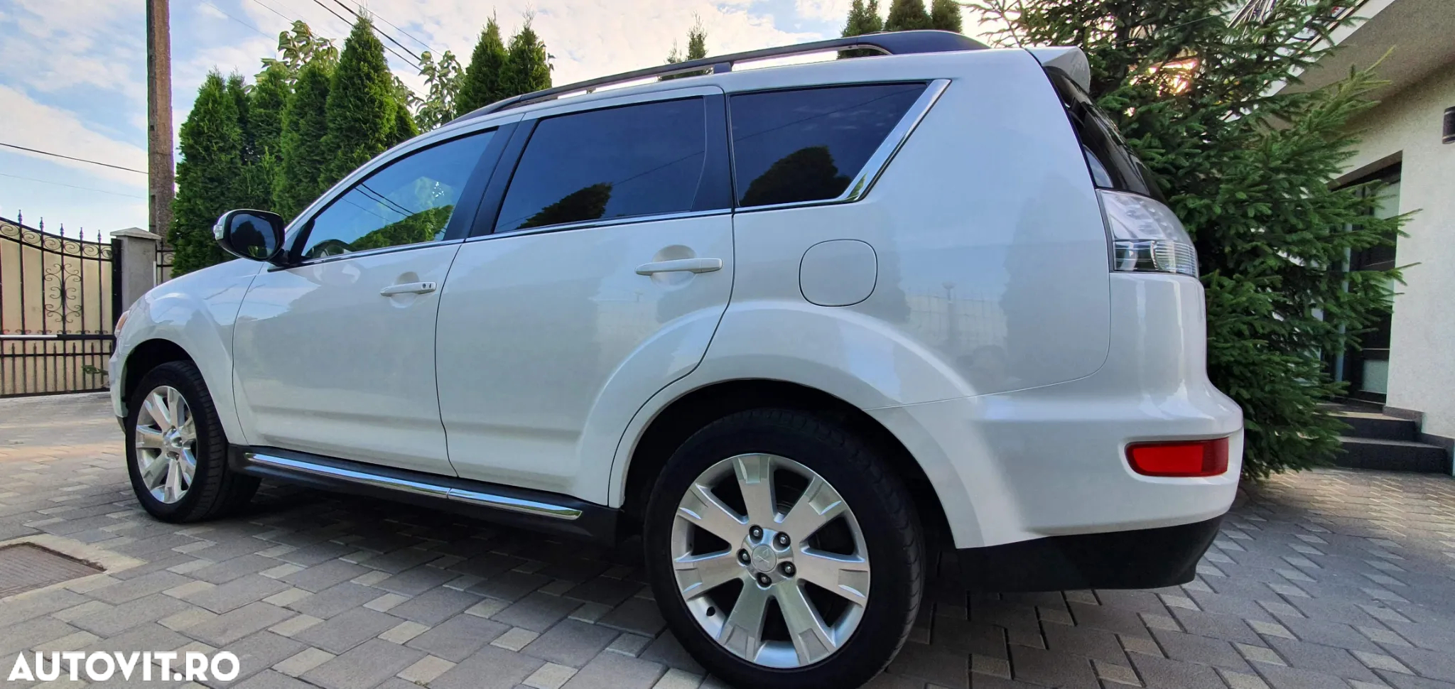 Mitsubishi Outlander - 3
