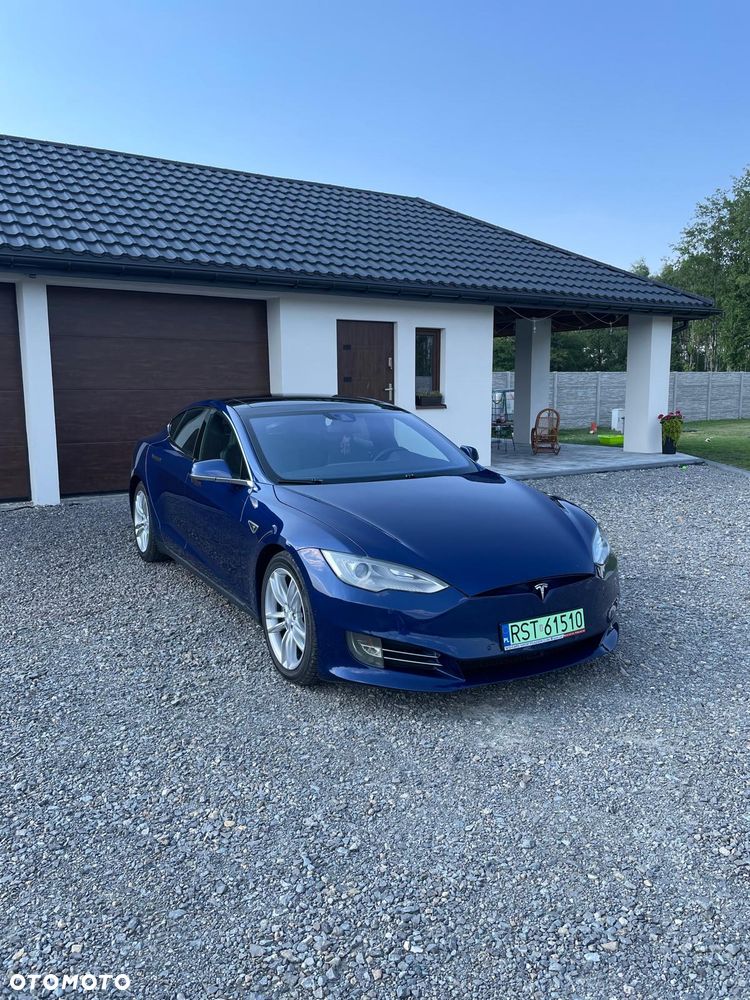 Tesla Model S - 1
