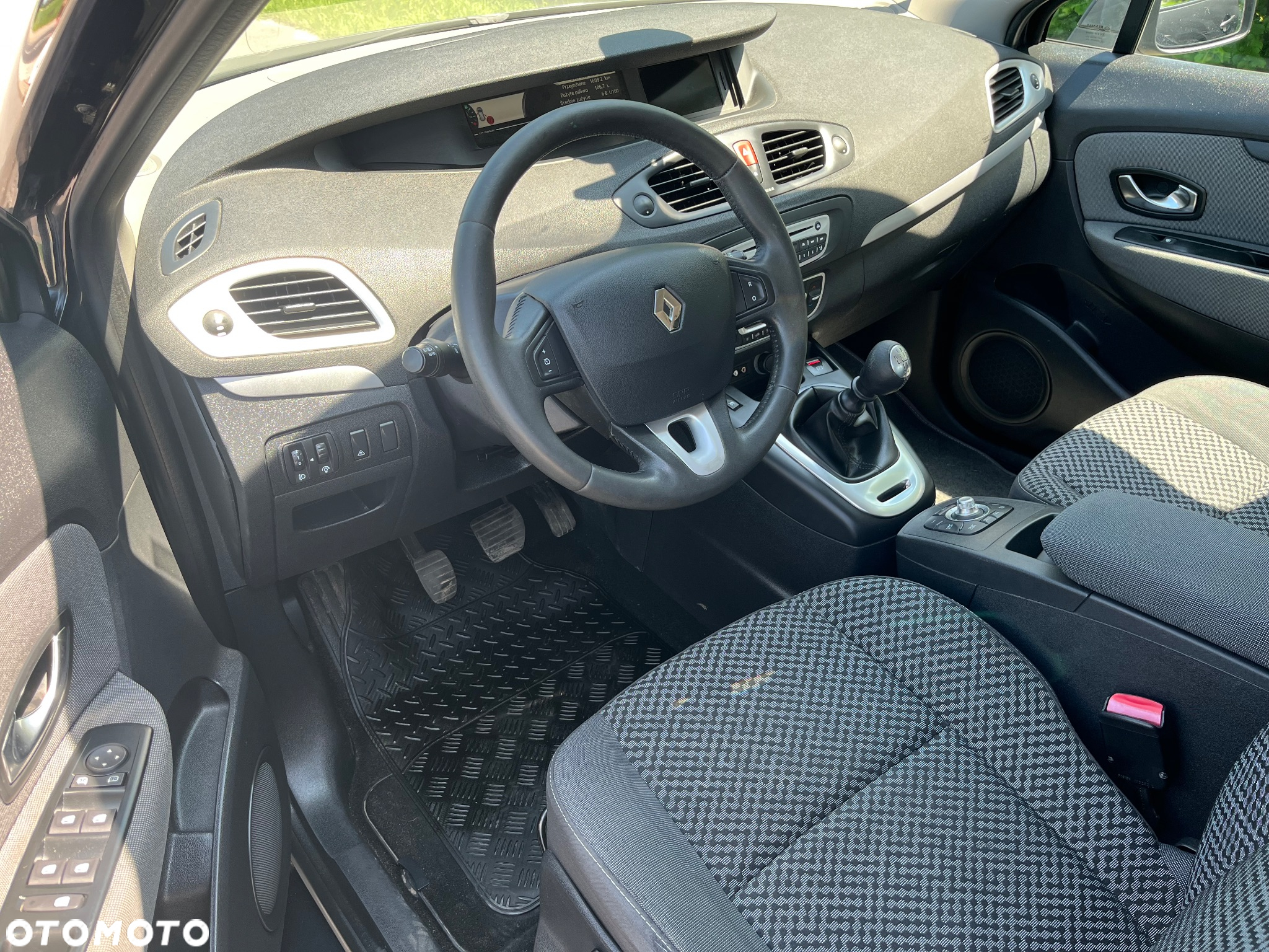 Renault Scenic ENERGY dCi 110 EXPERIENCE - 8