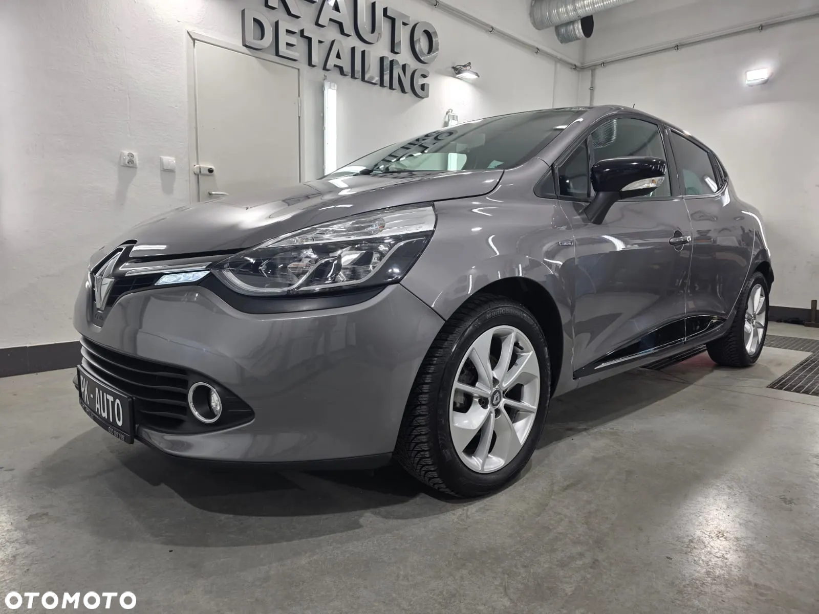Renault Clio 1.2 16V 75 LIMITED - 10