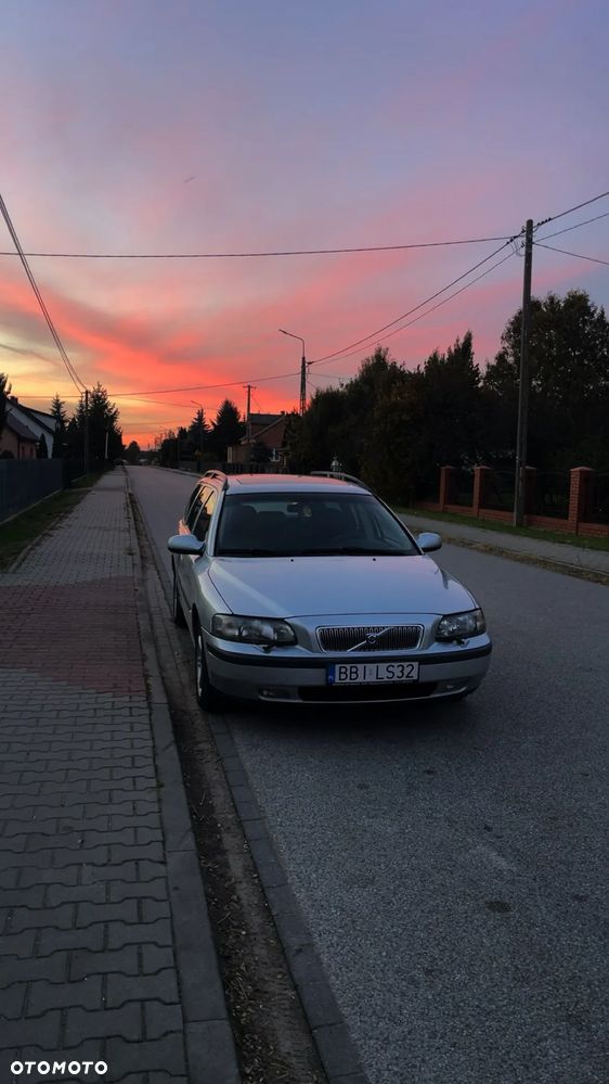 Volvo V70 2.4 - 25