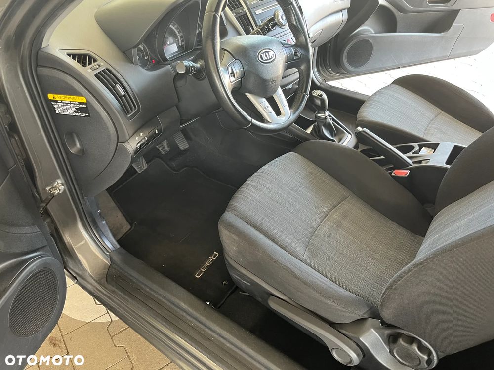 Kia Ceed - 10