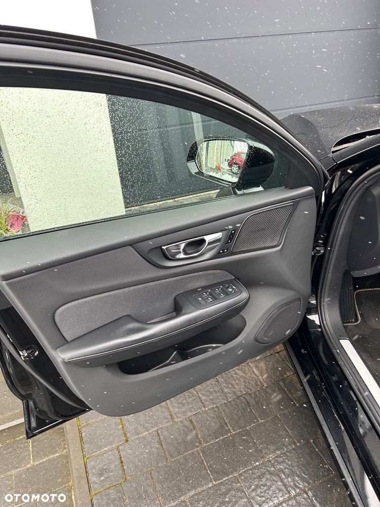 Volvo V60 D4 R-Design - 18