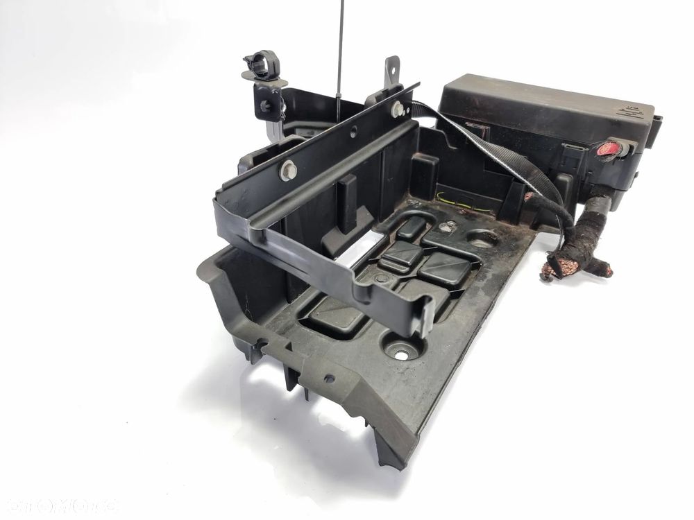 05112061AK Maserati Ghibli 2999 TDI 2014 sedan biały Półka akumulatora - 2