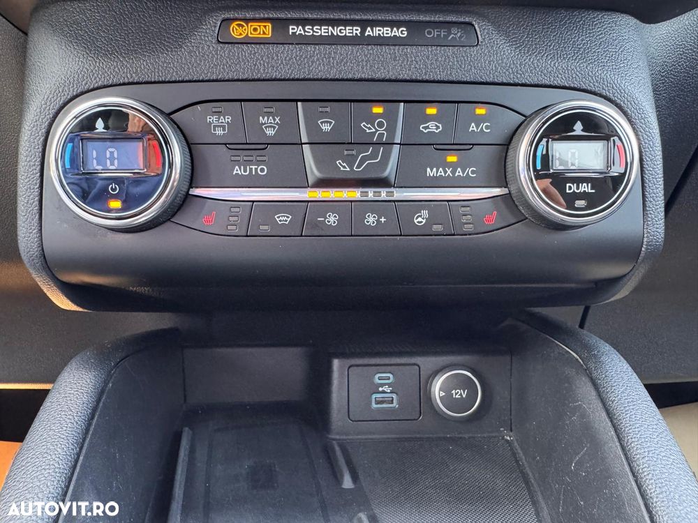 Ford Kuga 2.5 Duratec PHEV ST-LINE - 37
