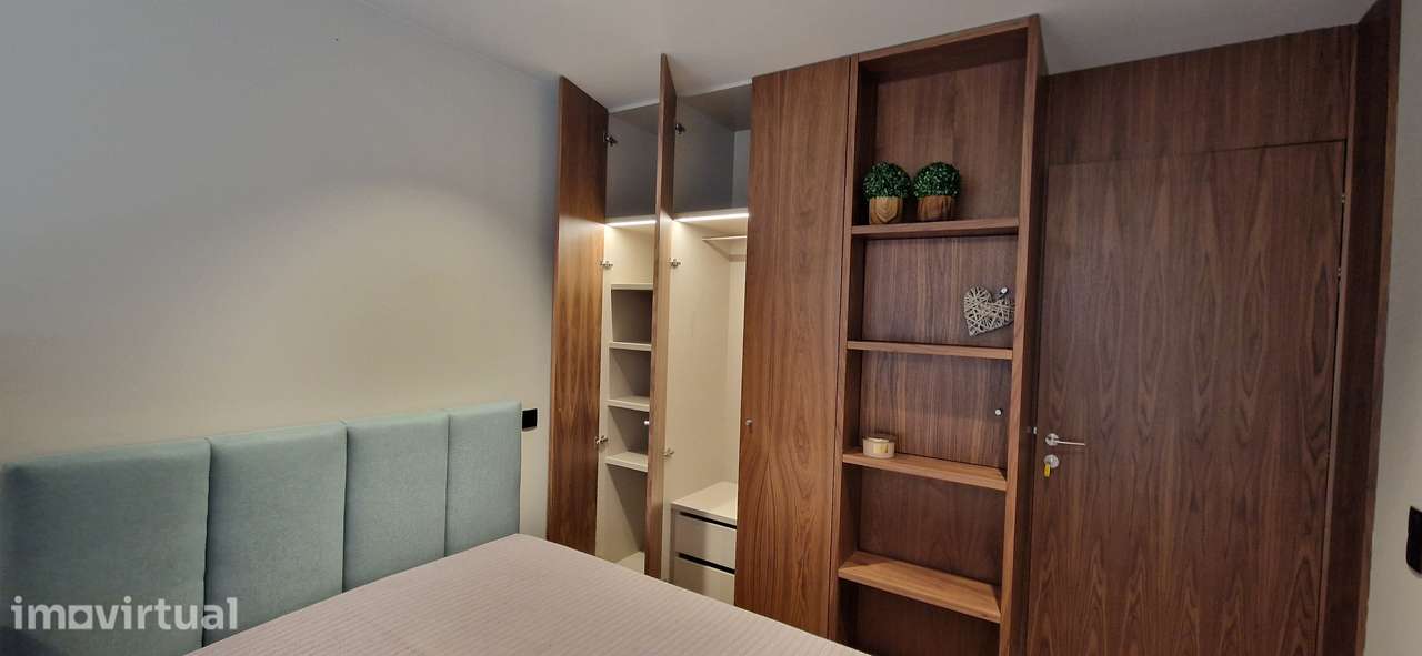Apartamento T0 + Logradouro, Novo, Mobilado e Equipado - Grande imagem: 3/22