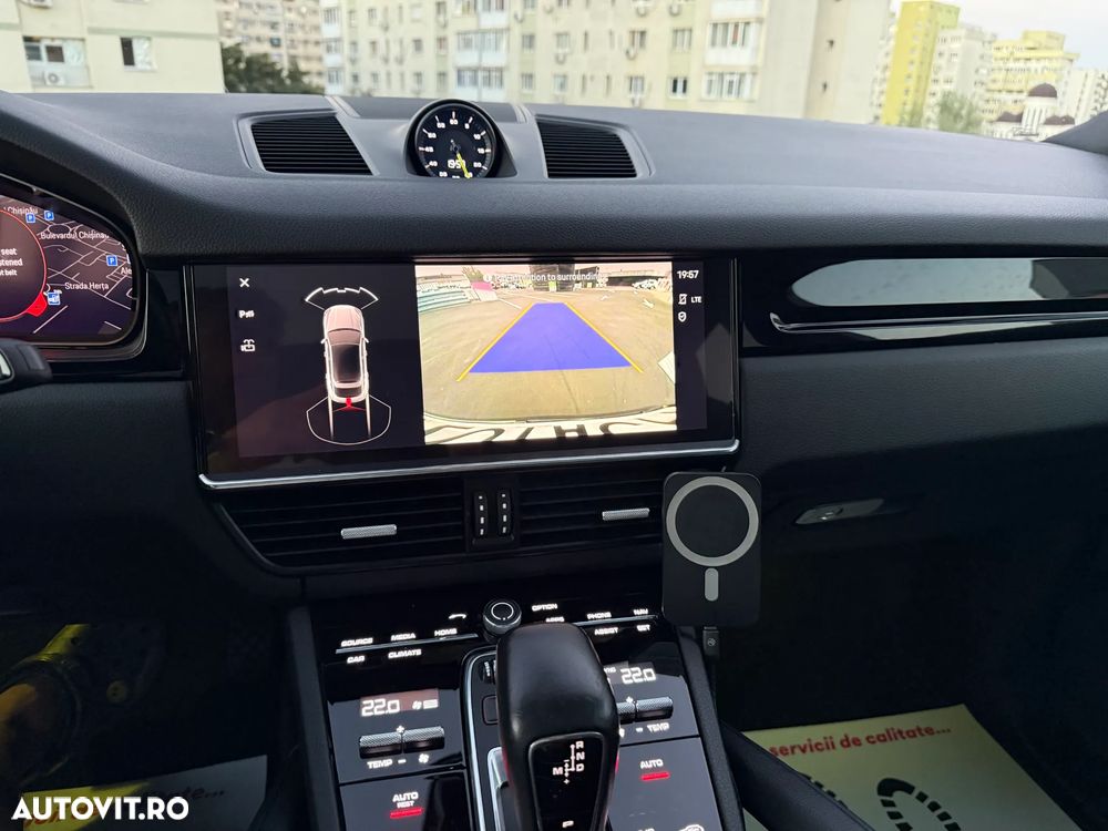 Porsche Cayenne Coupe Standard - 12
