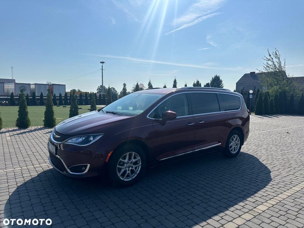Chrysler Pacifica - 4