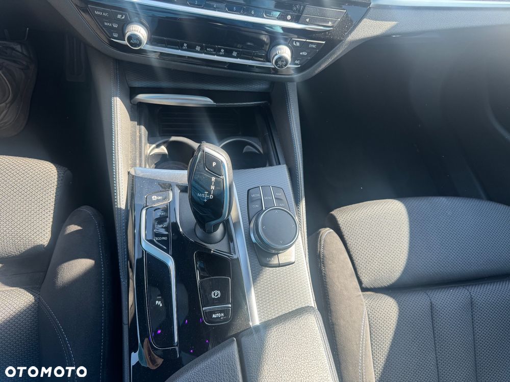 BMW Seria 5 520i - 17