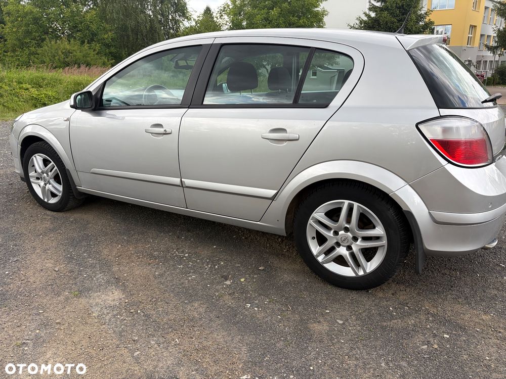 Opel Astra 1.6 Essentia - 8