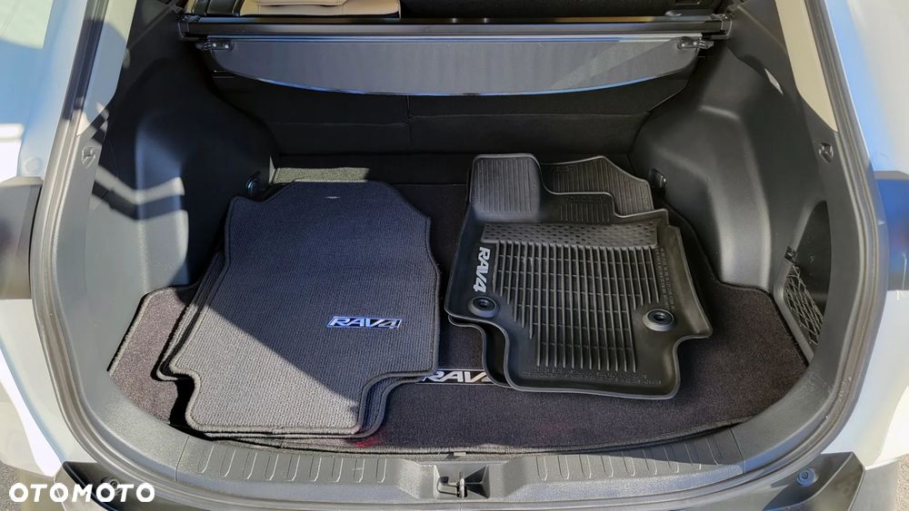 Toyota RAV4 2.5 XLE - 12