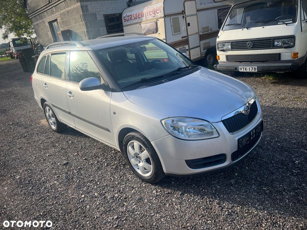 Volkswagen Touran - 1