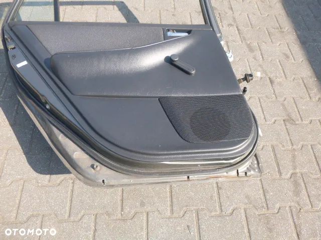 DRZWI LEWY TYŁ LEWE TYLNE KOMPLETNE TOYOTA COROLLA E12 KOMBI KOLOR 1C3 - 18