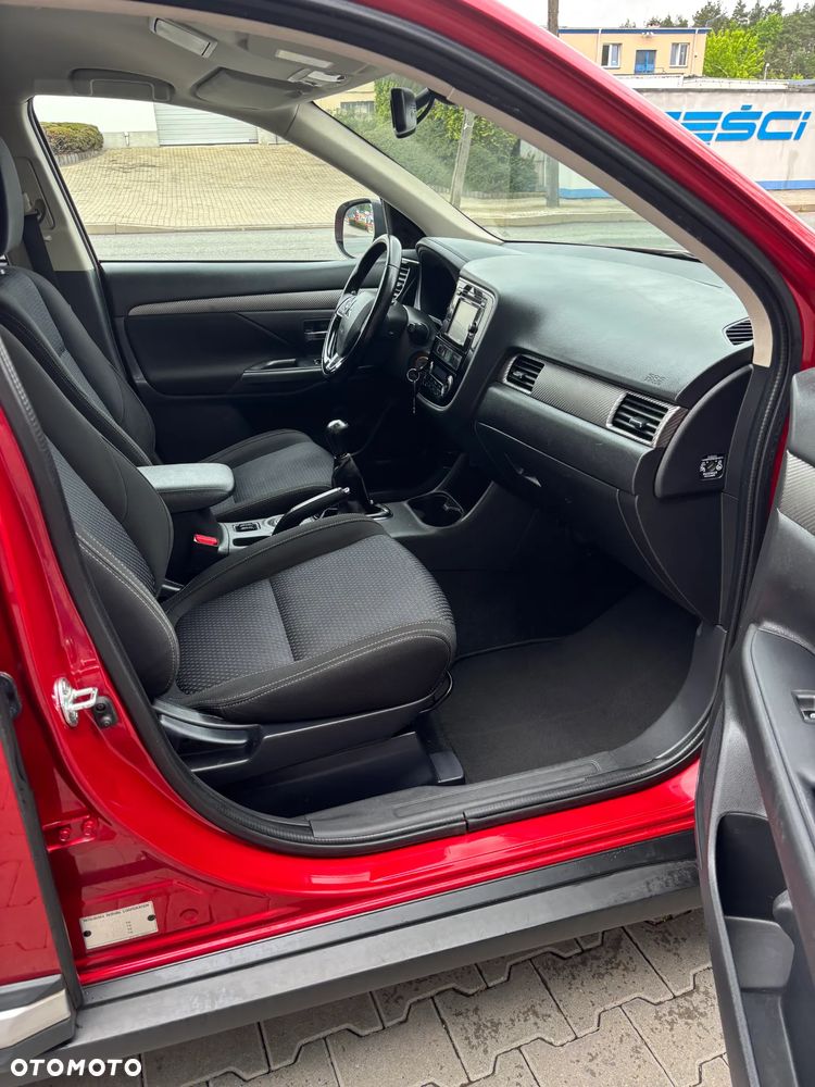Mitsubishi Outlander 2.0 2WD Inform - 16