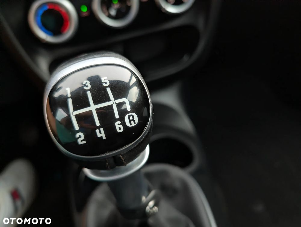 Fiat 500L 1.4 16V Urban Edition - 13