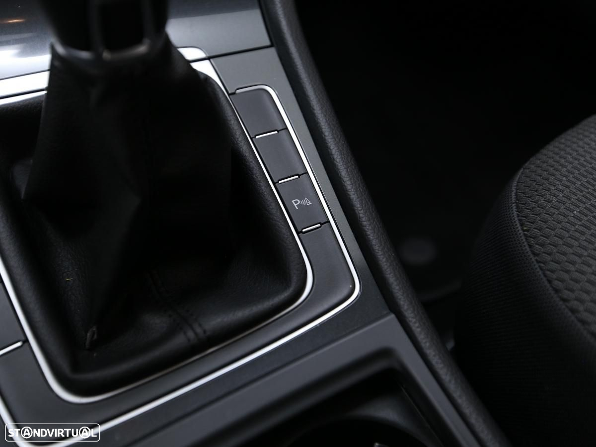 VW Golf 1.6 TDI Confortline - 19