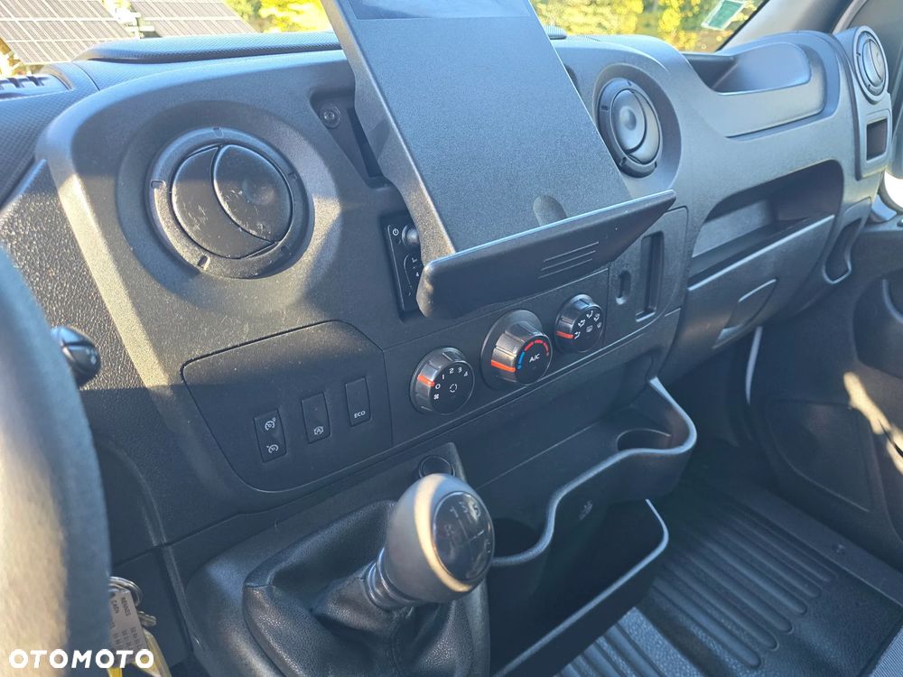 Nissan NV 400 - 11