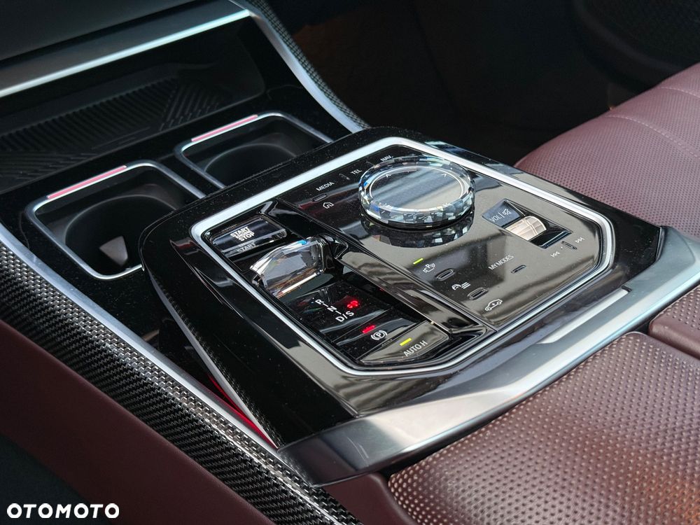 BMW Seria 7 M760e PHEV xDrive sport - 25