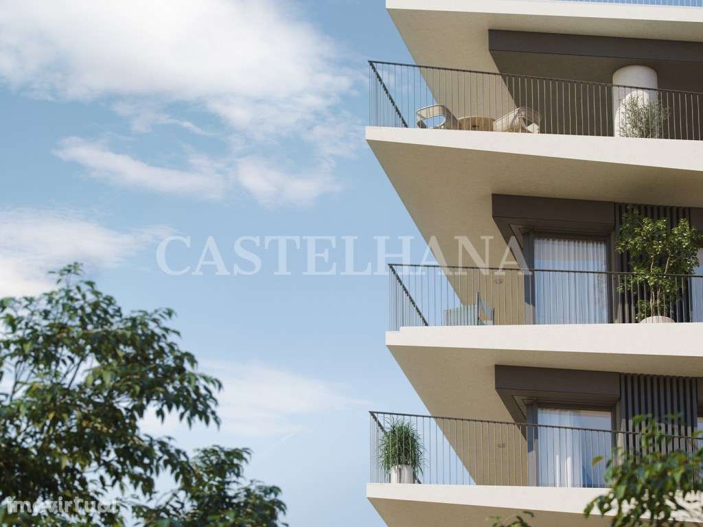 Apartamento T4 com varanda e estacionamento no Campo Grande - Grande imagem: 5/65