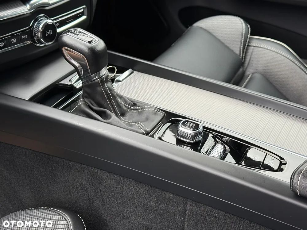 Volvo XC 60 T4 Geartronic RDesign - 15