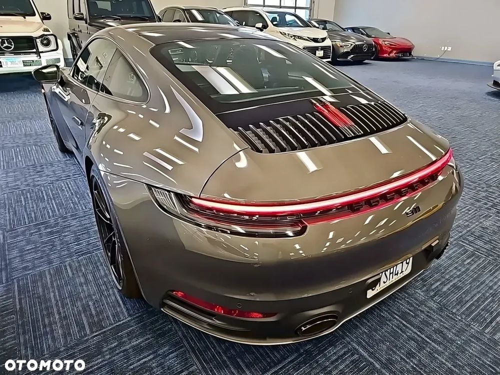 Porsche 911 Carrera - 3