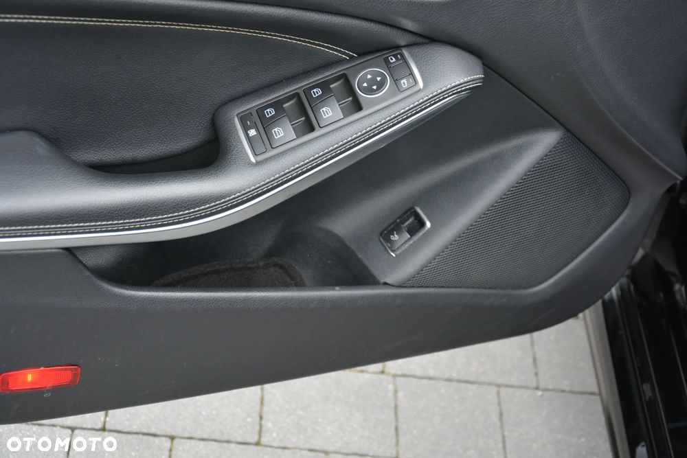 Mercedes-Benz CLA 250 4Matic 7G-DCT StreetStyle - 17